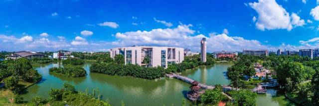 成人影院
校景。